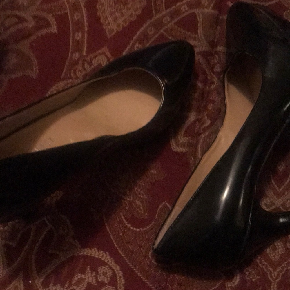 Black pumps - Picture 1 of 3